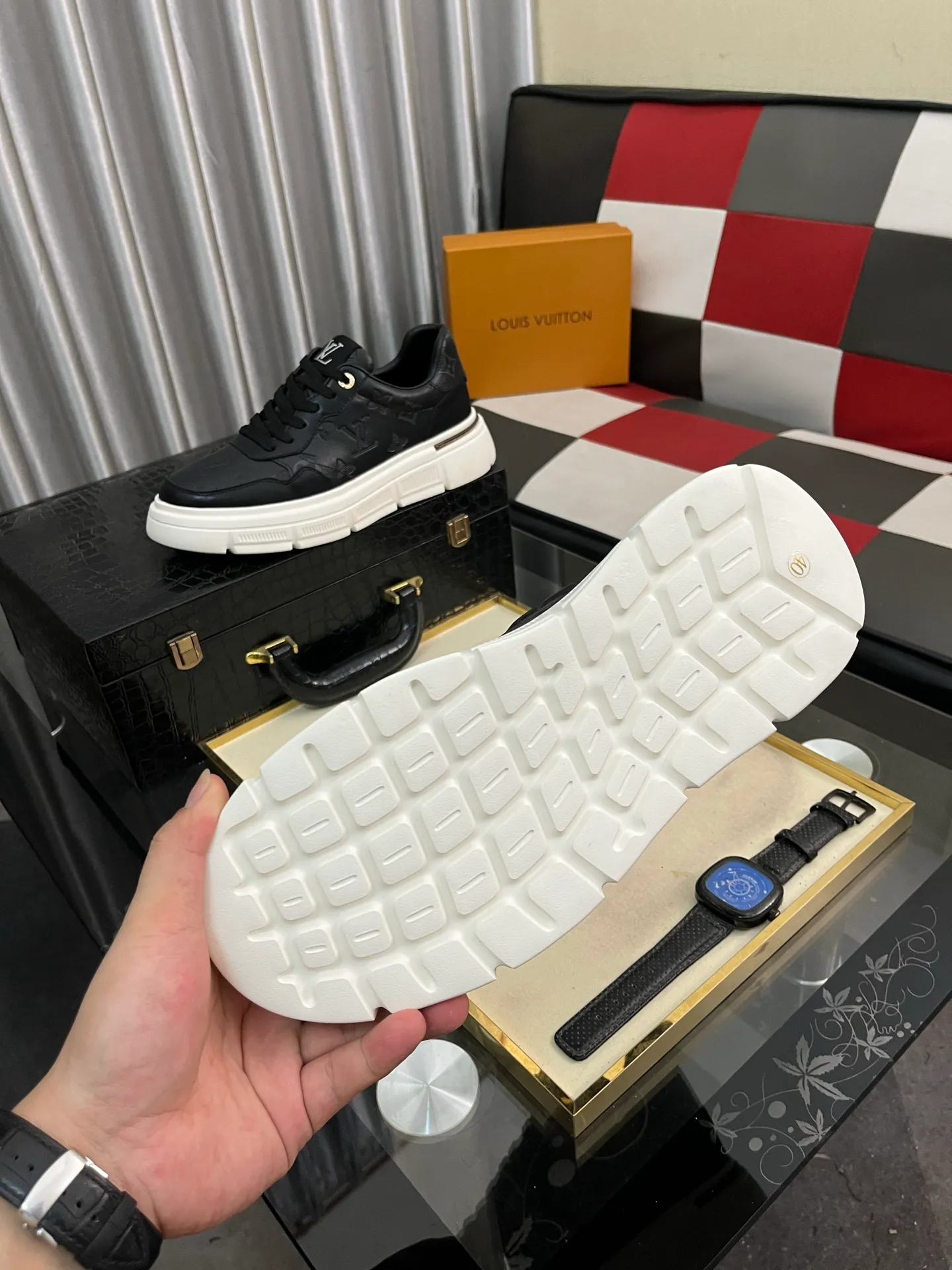 Men's shoes💰420⌚️⌚️"LOUI* VUITTO*" popular men's casual shoes, genuine Italian development💯purchasing level quality✔️The upper is made of official website material first-layer cowhide, comfortable and soft sheepskin feet⚡️Fashionable and versatile. The toe last shape is firm and full, and the soles are made from LV original molds and can be moved in and out of the counter at will. Light and comfortable on the foot~purely handmade, details determine quality! Size:38-442️⃣Colors available